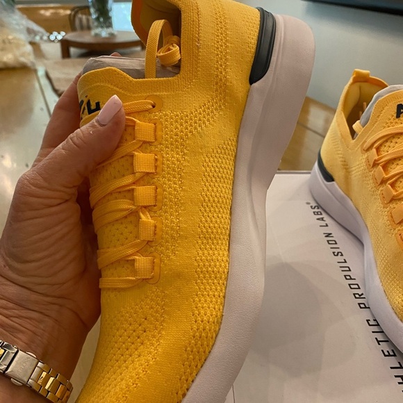 APL Men’s Yellow Techloom Breeze Athletic Sneakers Marigold Lightweight NEW 11.5 - Picture 4 of 16